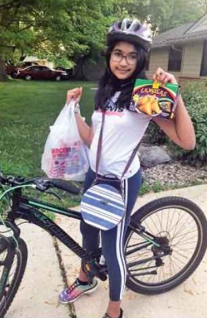 laura mahapatra, 12 year old girl, selling snacks item, home delivery, Help odisha, big inspiration